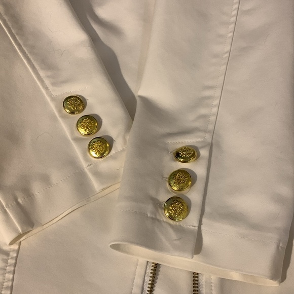 🔥VENUS Popped Collar White Asymmetrical High/Low Top Gold Accents Size 12 - Picture 13 of 14